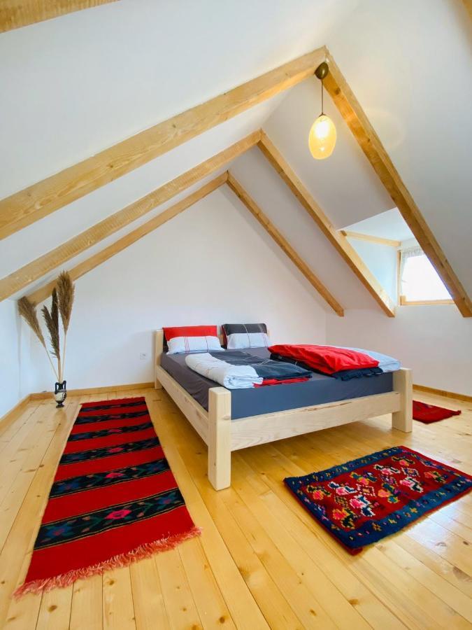 Balabani Local Stay Golubovci Eksteriør bilde