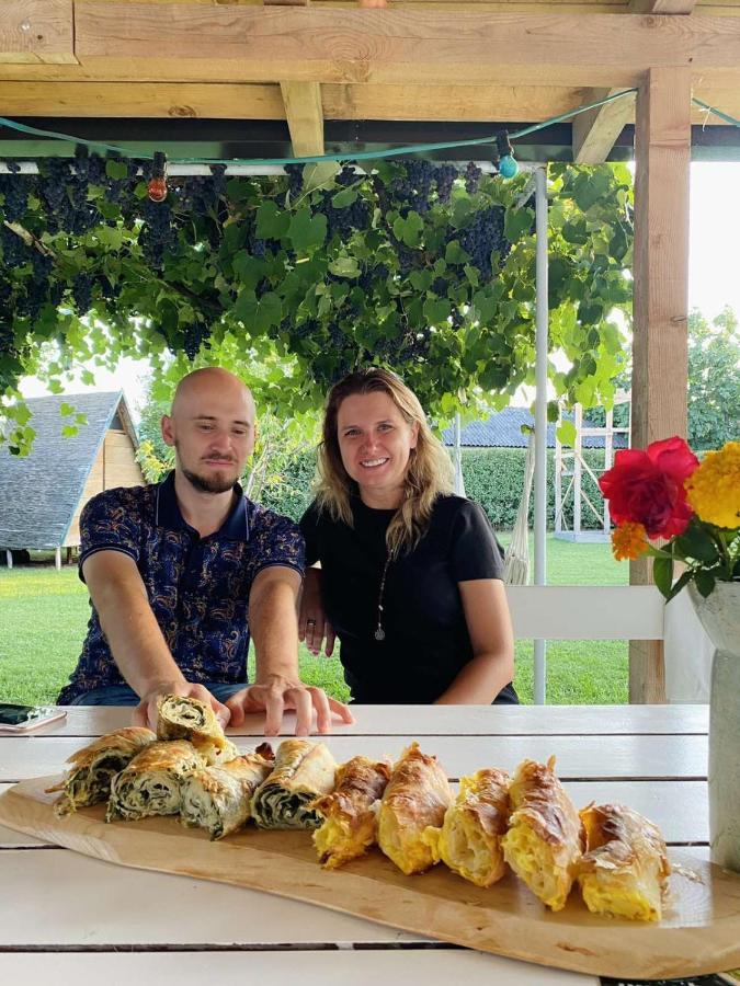Balabani Local Stay Golubovci Eksteriør bilde