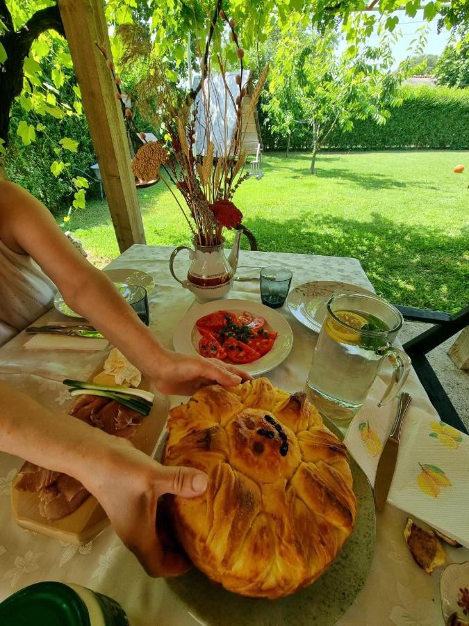 Balabani Local Stay Golubovci Eksteriør bilde