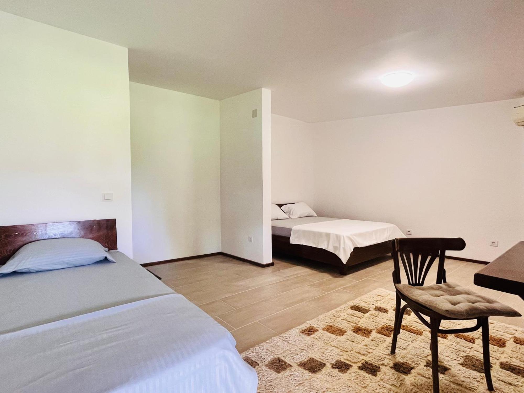 Balabani Local Stay Golubovci Eksteriør bilde